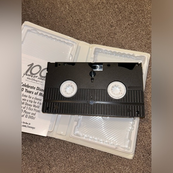 ~6/$10 MOVIES VHS/DVDS~ Disney's Recess Schools Out VHS In Clamshell - Picture 4 of 5